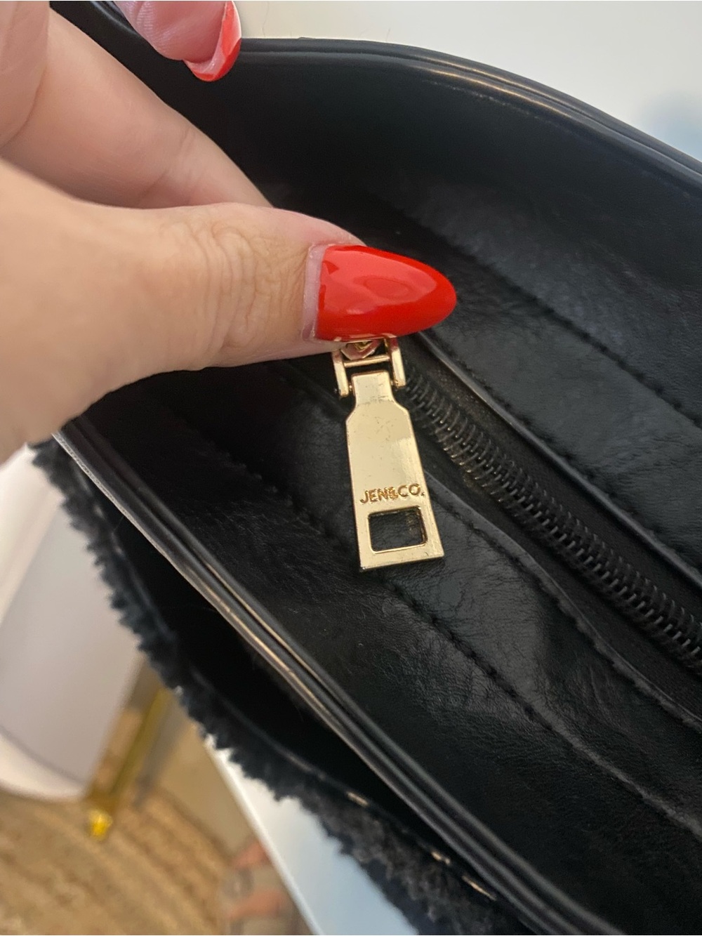 Jen & Co Crossbody Teddy Bag - Picture 3 of 10